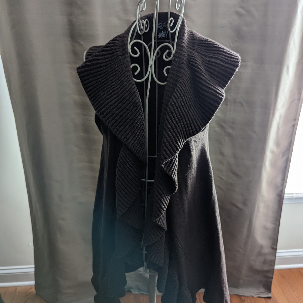 Vest with Ruffles - Picture 4 of 6